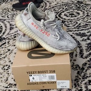 Yeezy boost 350 V2 blue tints size 6